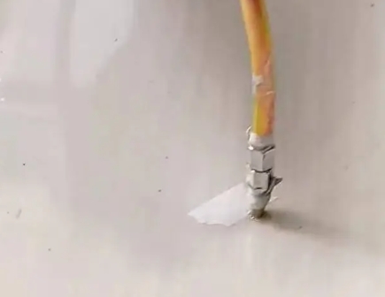 自贡瓷砖空鼓维修公司专业解答在瓷砖铺贴过程中，如果使用的砂料过粗（如全部使用了粗砂），可能会导致以下问题