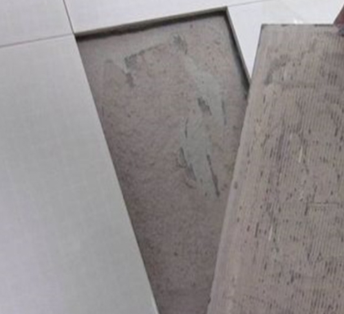 自贡瓷砖空鼓维修公司分享瓷砖铺贴时如果打浆（即涂抹在瓷砖背面和基层上的砂浆或瓷砖胶）过少，会带来以下问题